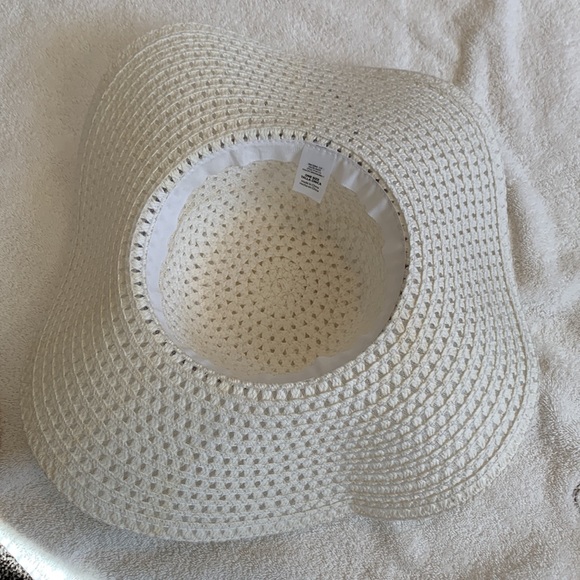 2 Hats - Picture 7 of 9